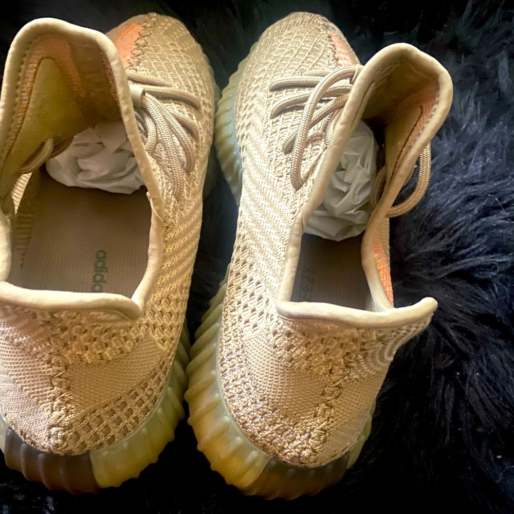 Sneakers. Excellent condition.